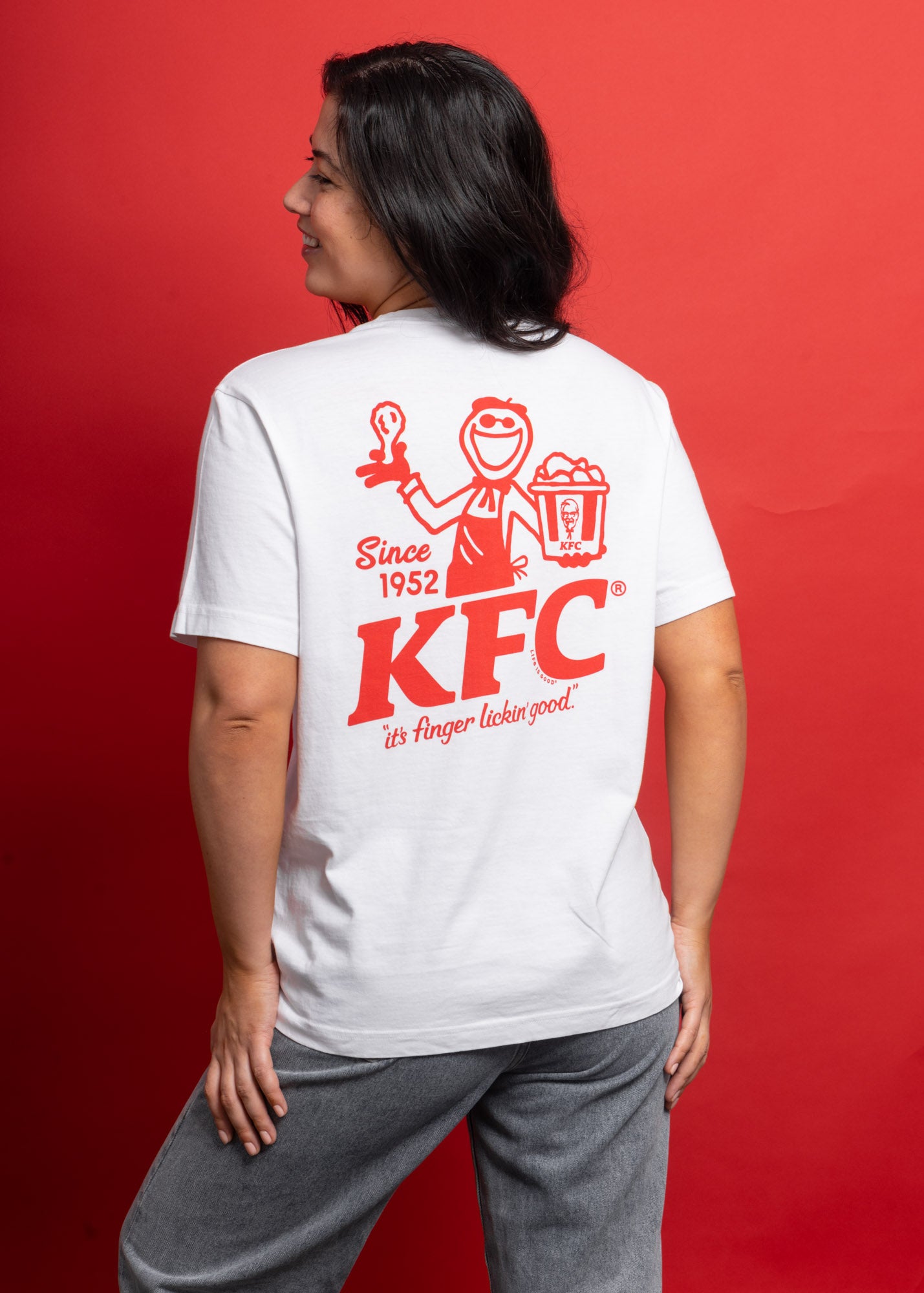 models wearing KFC white tee shirt