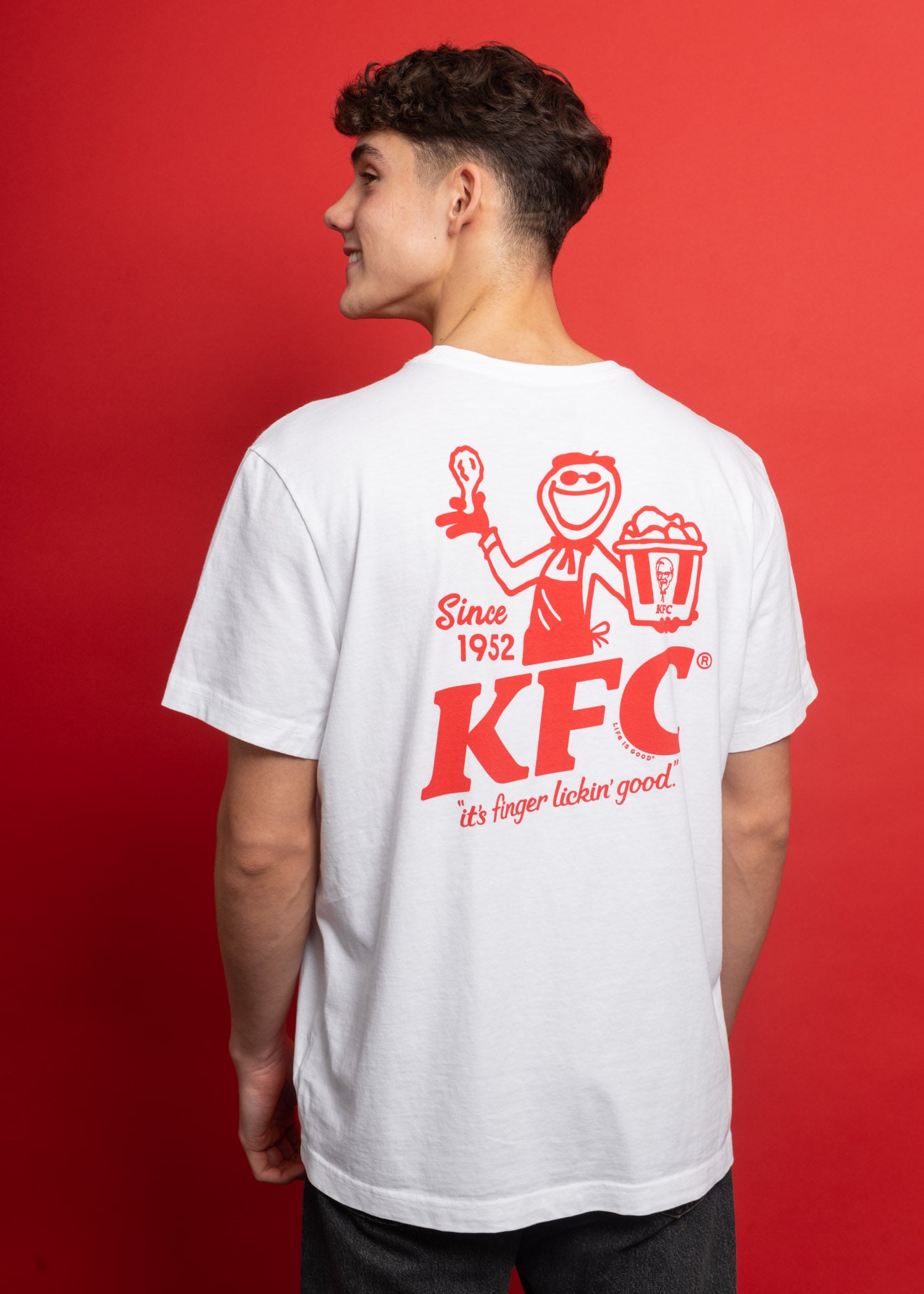 models wearing KFC white tee shirt